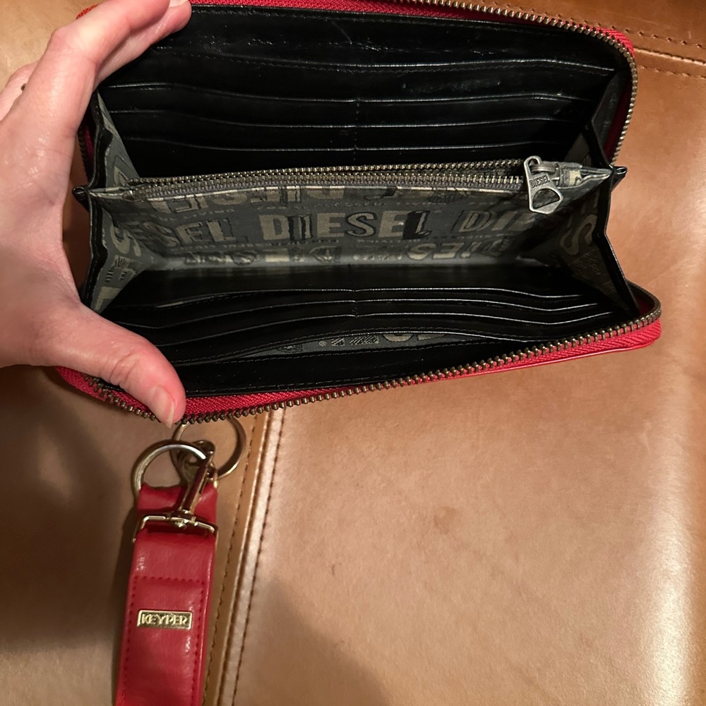 Diesel Wallet And Keyper Keychain Set - image 3